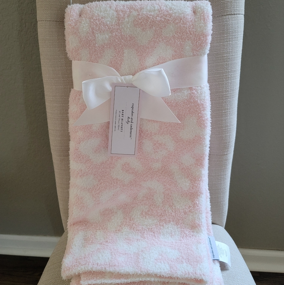 Nwt Cupcakes & Cashmere pink and white leopard print baby blanket